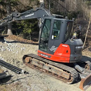 Eurocomach ES85 SB4 - Lav time-stand - Engcon rototilt - Pusseskuffe - Skjær - Leveringsklar