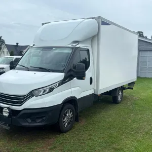Iveco 35S16 8 pallers skapbil - 1 eier - Euro 6 - Zepro løftelem - Sideåpning - Godt utstyrt 