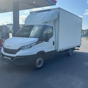 Iveco Daily 35S16 8-pallers skapbil - Hengerfeste - Servicehistorikk - Euro 6 - Zepro løftelem - Sideåpning