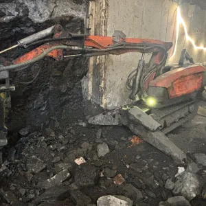 Husqvarna DXR300 fjernstyrt rivningsrobot - Hammer - Skuffe - Leveringsklar