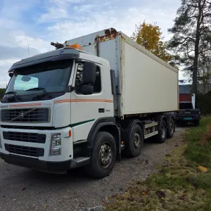 Volvo FM12 660 tippbil - hydraulisk sideåpning og manuell girkasse