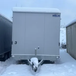 Lite brukt Wiks mannskapsbrakke - 2 soverom - Panelovn - Kjøkken - Dusj/toalett - Leveringsklar