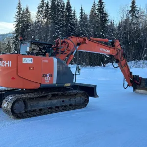 Hitachi ZX135US-3 - Rototilt - Pusseskuffe - Easy Dig - Skjær - Sertifisert - 1 eier - Leveringsklar