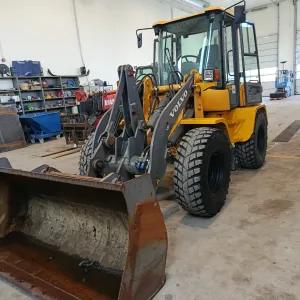 Volvo L35B med skuffe og pallegafler
