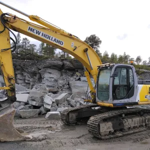 New Holland Kobelco E215