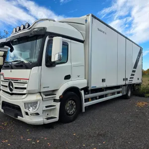 Mercedes-Benz Actros 1835 Skapbil - Specialkarroser påbygg m/ Hel sideåpning